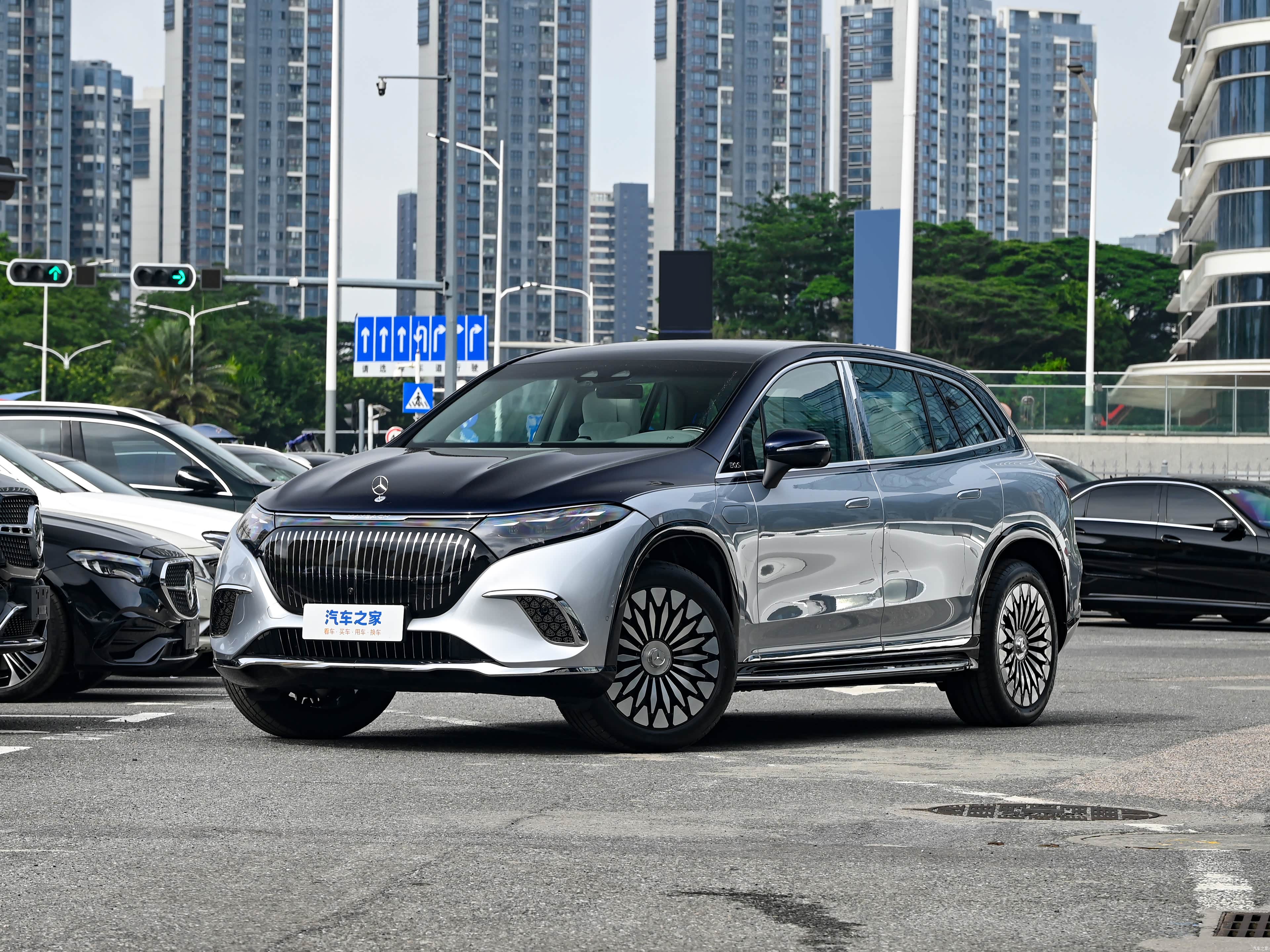 奔驰 迈巴赫EQS SUV