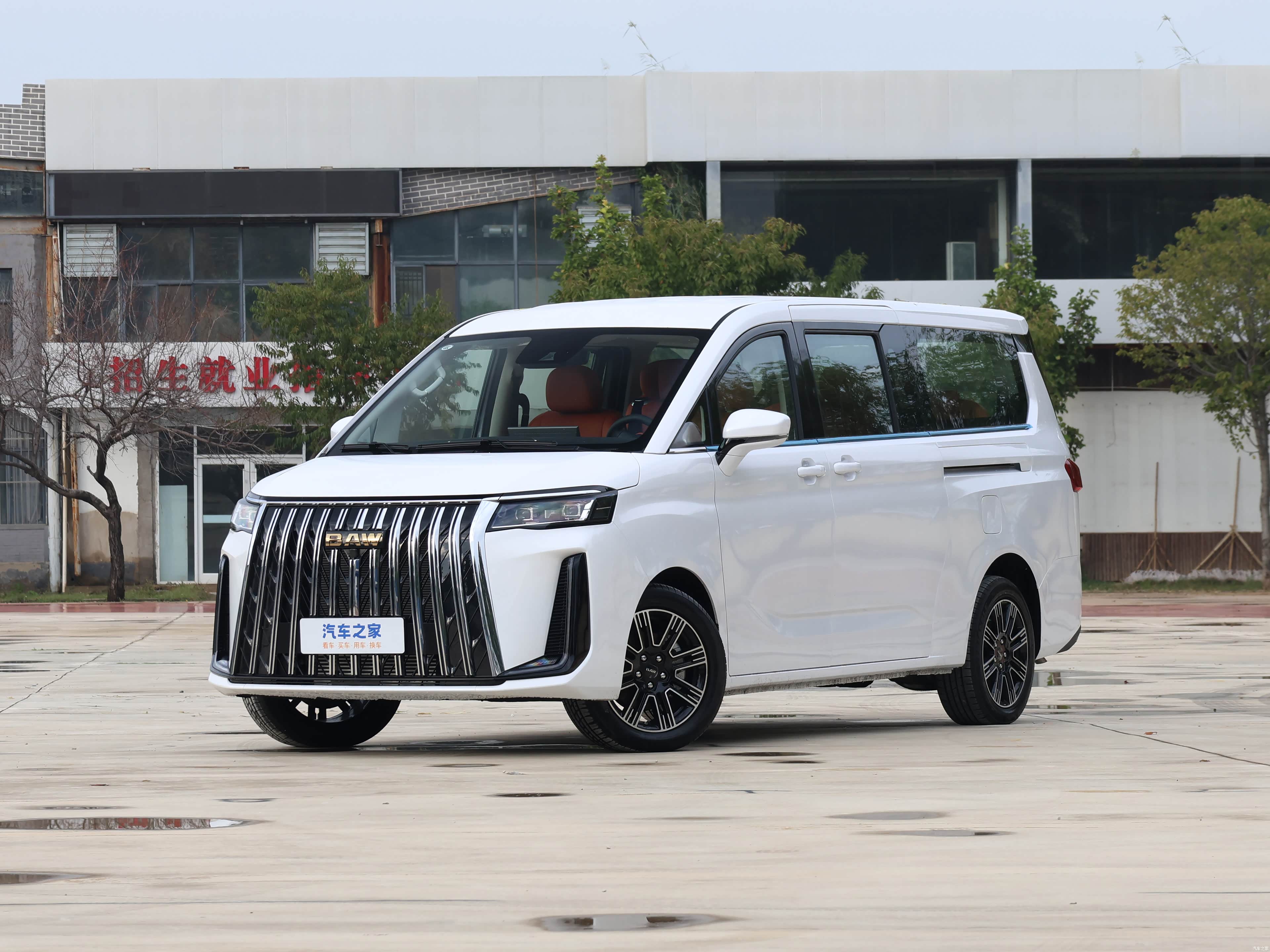 北京汽车制造厂 锐胜M8新能源